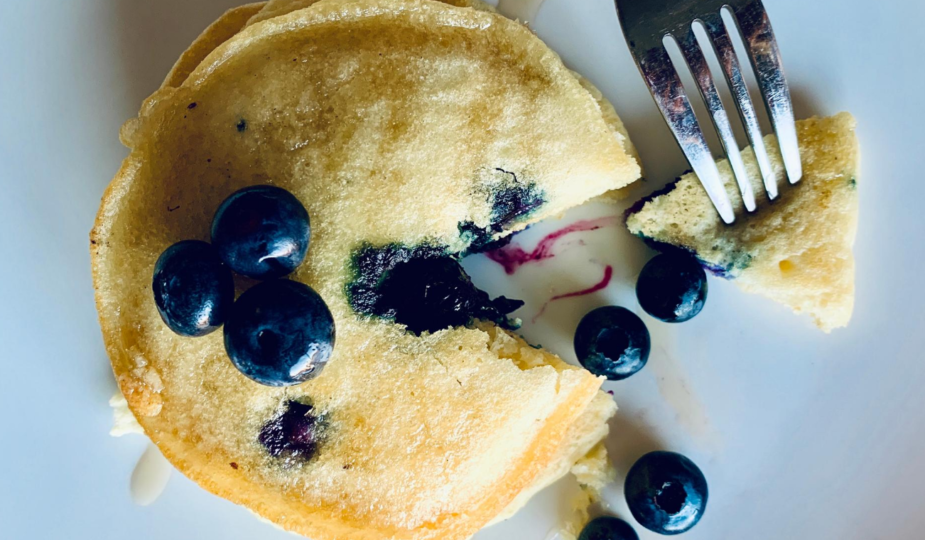 fluffy blueberry pancakes