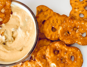 Hummus and pretzel chips